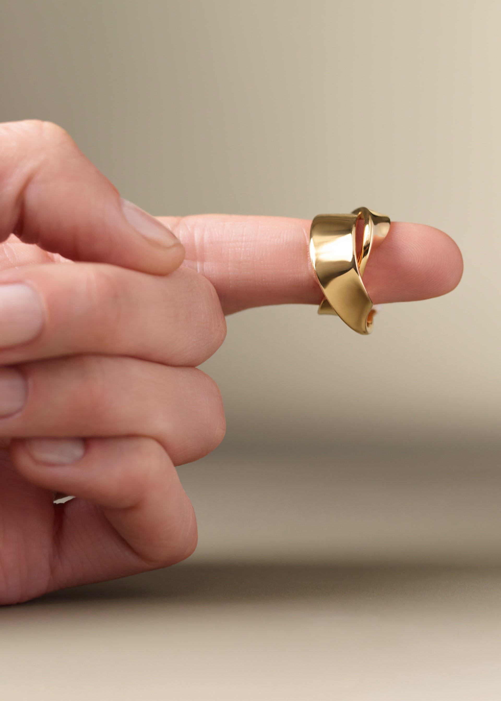 Éole Curled Ring - Gold in 24-carat gold gilding