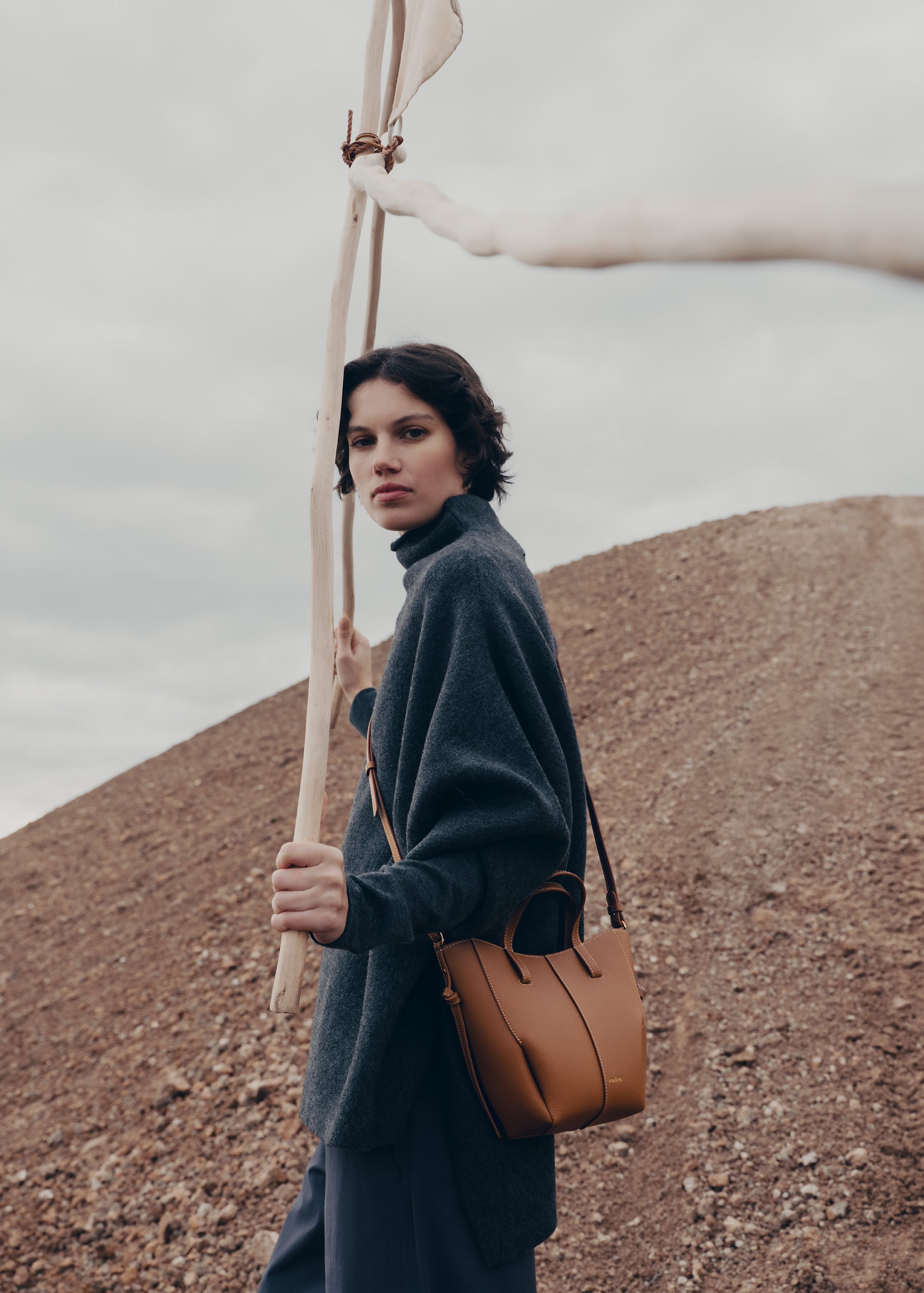 Cyme Tote Nano - Textured Camel